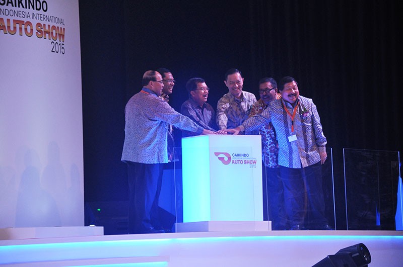 Wapres Jusuf Kalla Membuka GIIAS 2015, Gubernur Banten Rano Karno Hadir