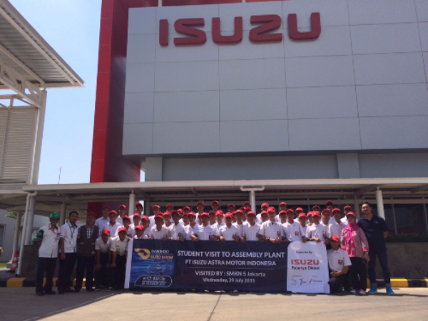 GIIAS 2015 Bawa Pelajar ke Pabrik Mobil