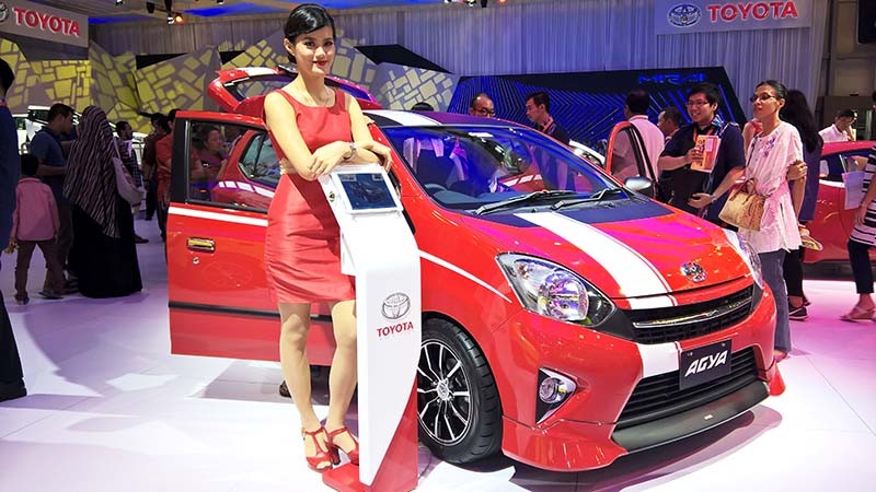 Sales Promotion Girls GIIAS 2015 Cantik, Menarik, Berwawasan