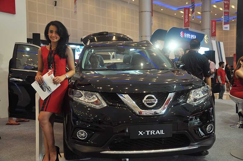 Sales Promotion Girls GIIAS 2015 Surabaya Cantik dan Berwawasan