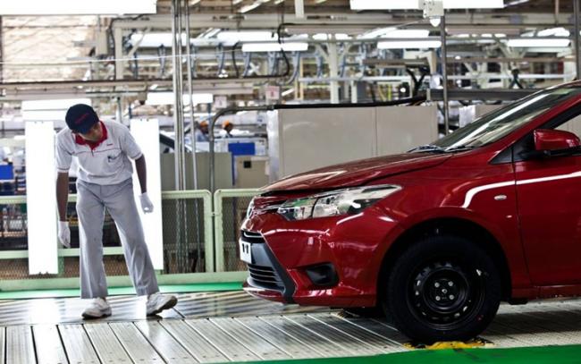 Pemerintah Dorong Produksi Sedan di Indonesia