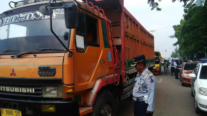 Untuk Kelancaran Arus Mudik, Mulai Besok Truk Dilarang Beroperasi