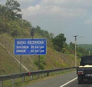 People Still Ignorant of Traffic Signs, Education on Toll Road for Drivers Required