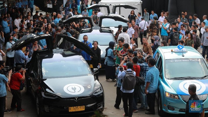 Perusahaan Taksi Blue Bird Desak Pemerintah agar Terbitkan Aturan Mobil Listrik