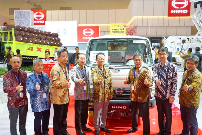 Hino Tampilkan Truk dan Bus Jagoannya di GIIAS 2019