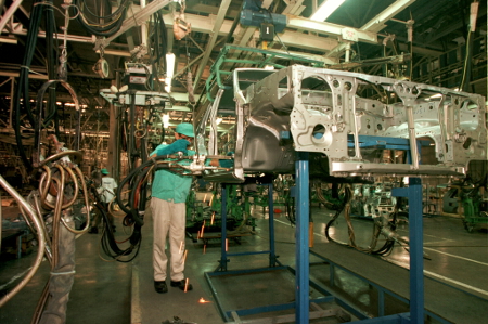 Menteri Perindustrian: Dari Tekstil sampai Otomotif Terkena Dampak Pandemi