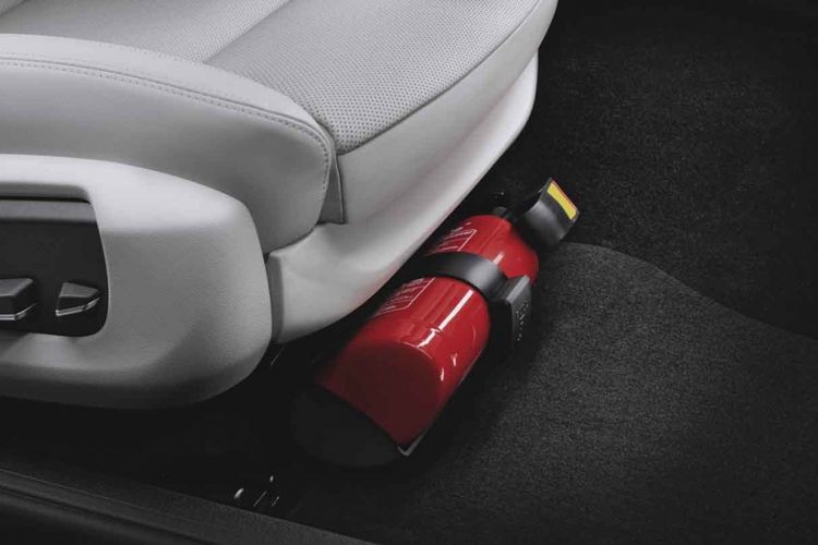 Mulai 2021 Mobil Baru Harus Ada Alat Pemadam Kebakaran