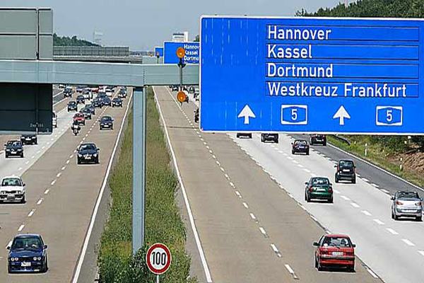 Uni Eropa-Jerman Sepakat Mobil BBM Tetap Bisa Digunakan 