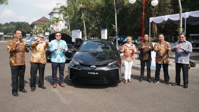 Gandeng UGM, Toyota Lakukan Studi Mobil Hidrogen Mirai di Indonesia