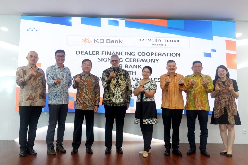 KB Bank dan Daimler Dukung Industri Otomotif lewat Kemitraan Dealer Financing