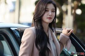 Produsen Mobil Vietnam VinFast Datangkan Aktris Korea Kim Yoo-jung ke GIIAS 2024