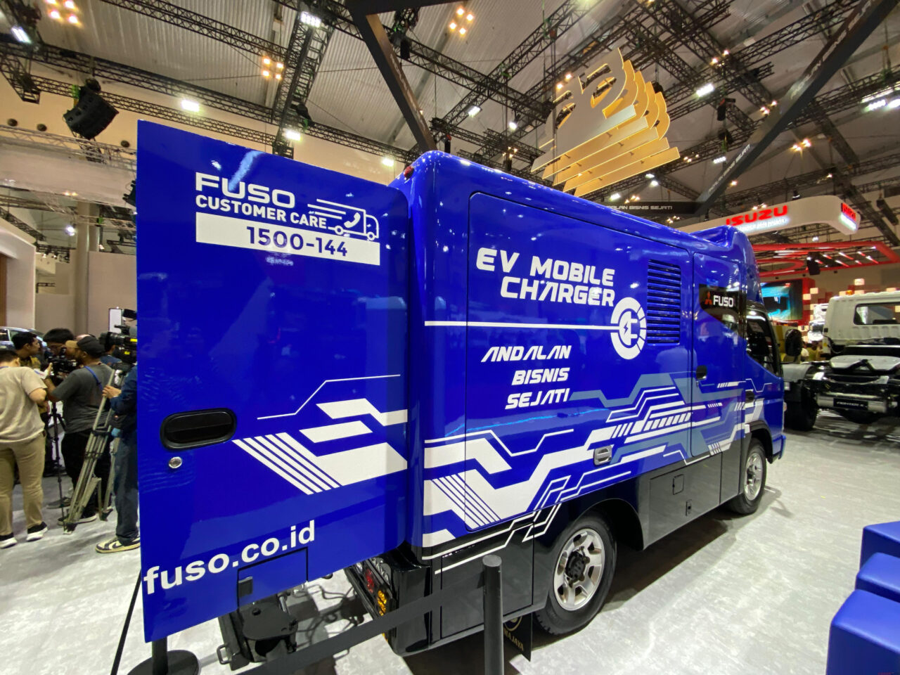 Truk Fuso untuk “Charger Keliling” Hadir di GIIAS 2025, Bisa Pesan Area Jabodetabek