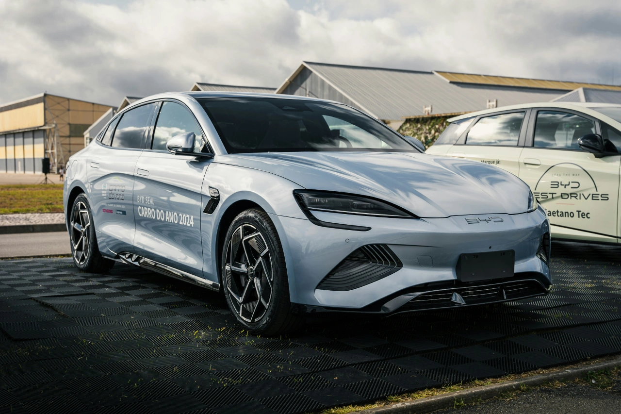 Electric Vehicle Sales Rise, BYD Leads Cumulatively